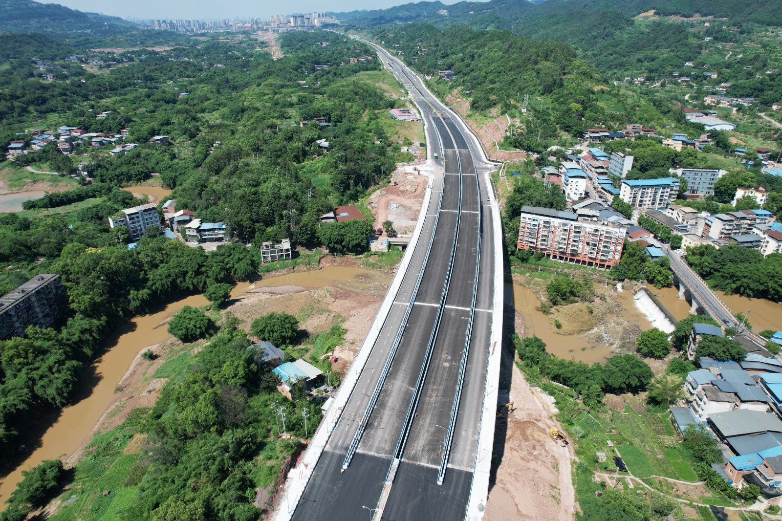 10月25日，渝南大道D段南段（快速路五纵线）建成完工.jpg