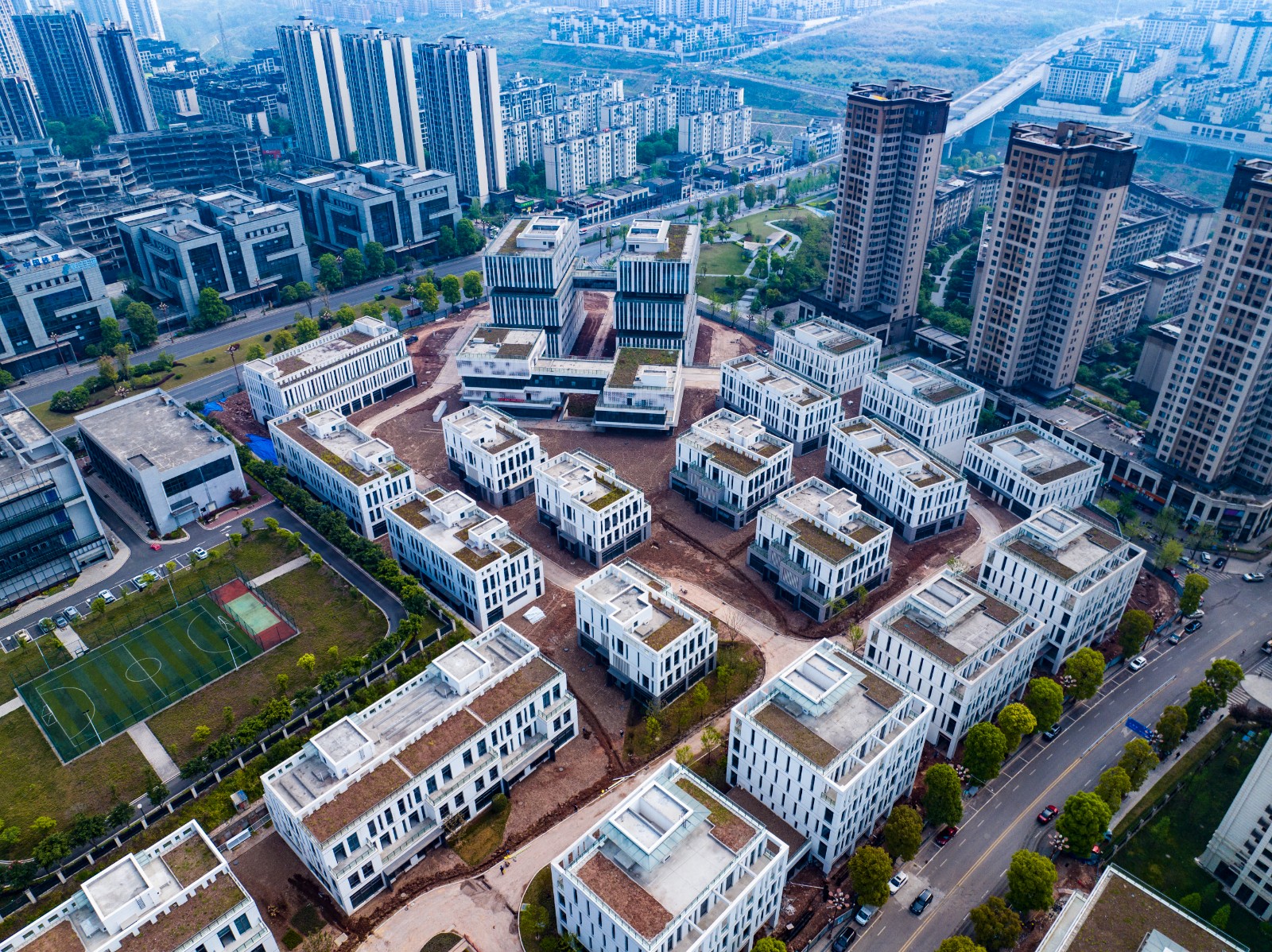 1767581596373.jpg 软件服务外包产业园封顶.jpg